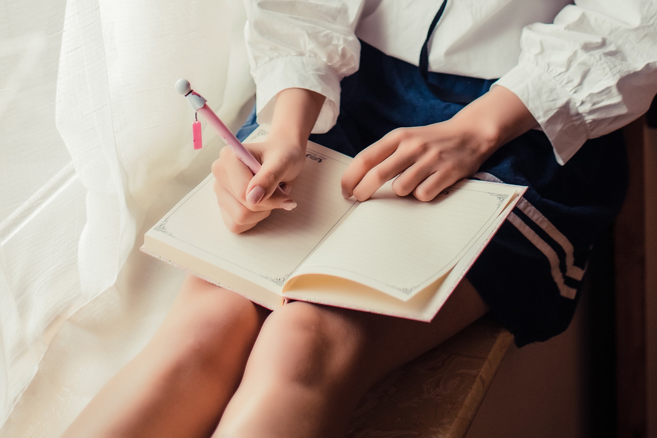 人因痛苦而改变下一句,改变是痛苦的却是受益的