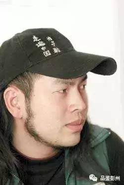 走遍中国的“寻鞋哥”来了!这回居然换上“军乐造”