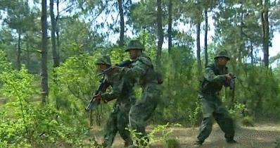 解放军先进武器帅照,解放军新步枪射击视频