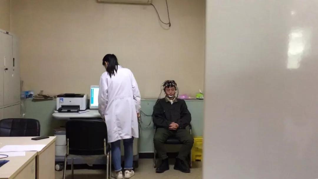 “你是同性恋？那你得治啊”|砸向“性向扭转治疗”的三块广告牌