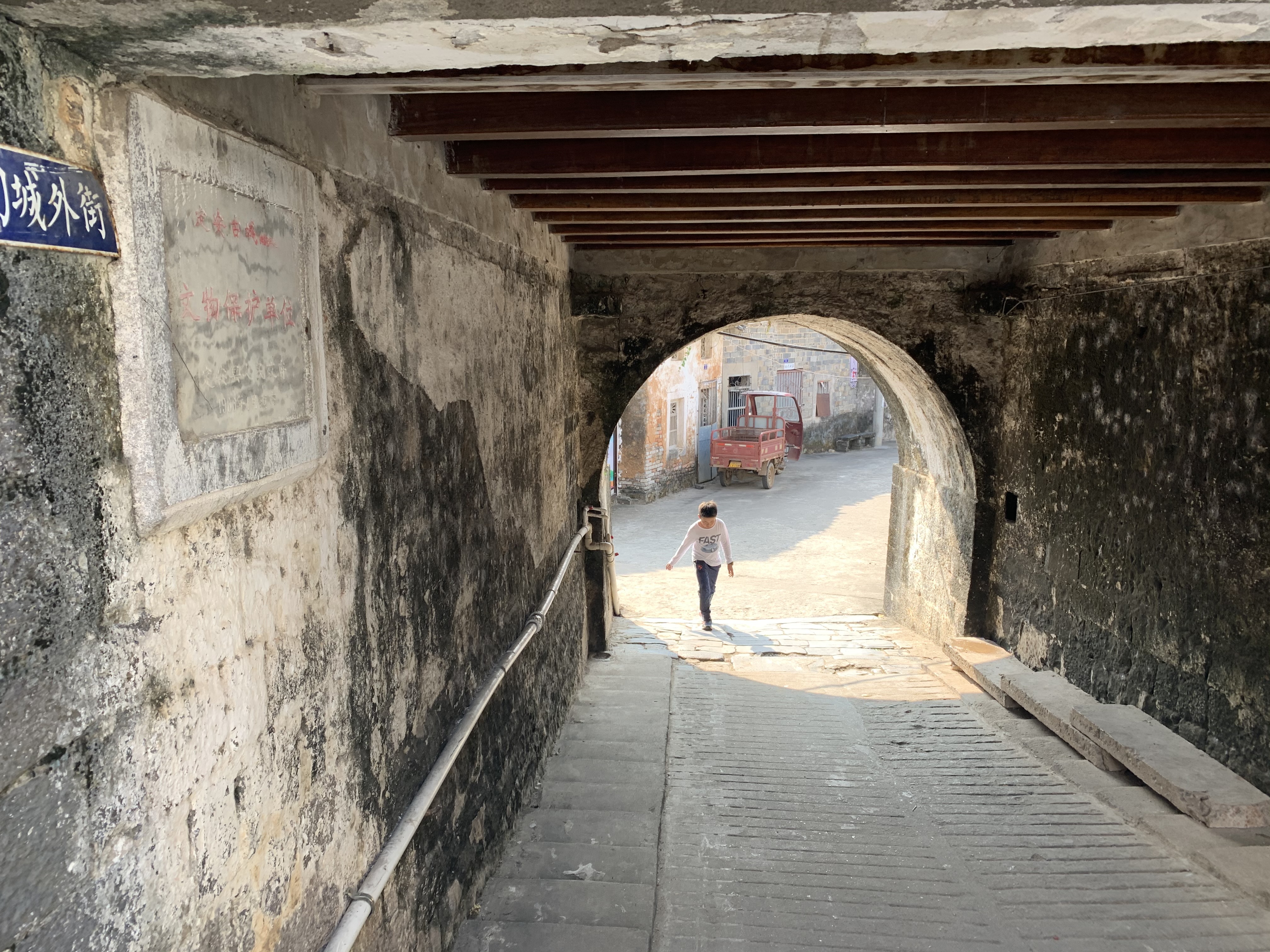 海南现存最完整具有代表性的古城,海南定城古城