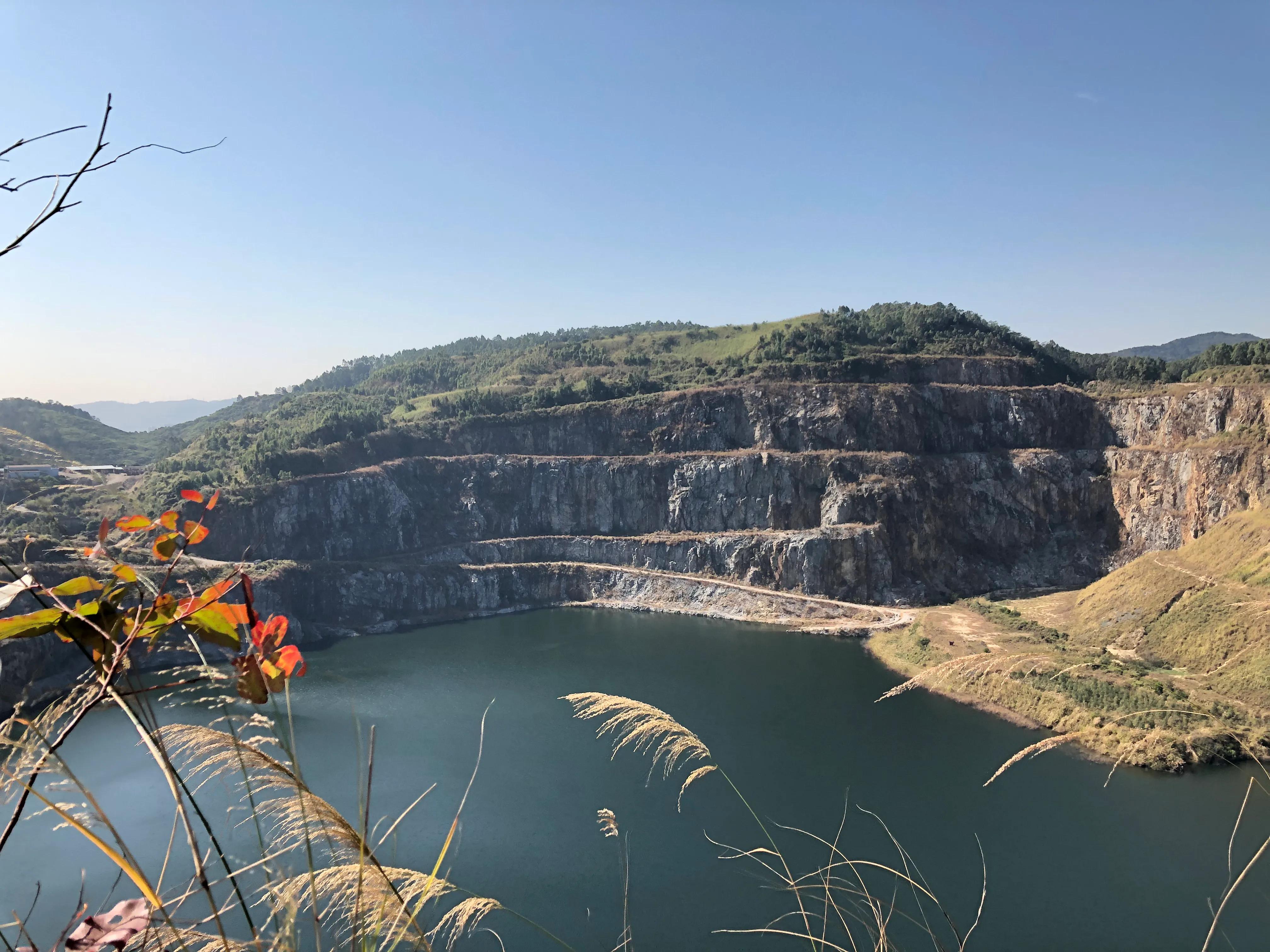黄埔石牙顶天坑攻略,广州黄埔石牙顶天坑景色