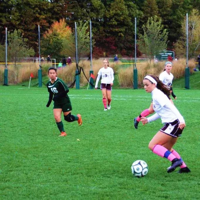 这所毗邻美国常青藤名校的中学,为何备受中国学生推崇?