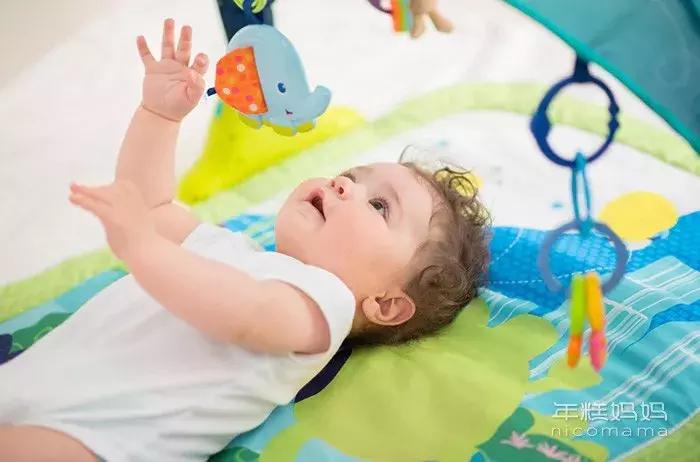 扁头偏头怎么睡回来,头型扁头歪头影响智力吗