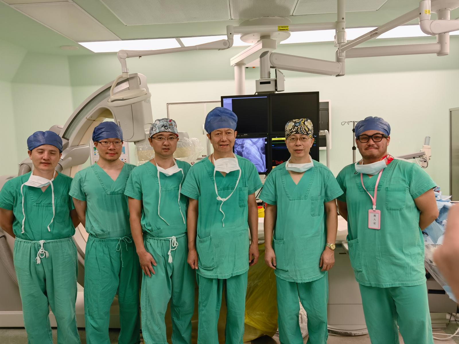 心脏植入心率调节器,中国首例永久性心脏起搏器植入