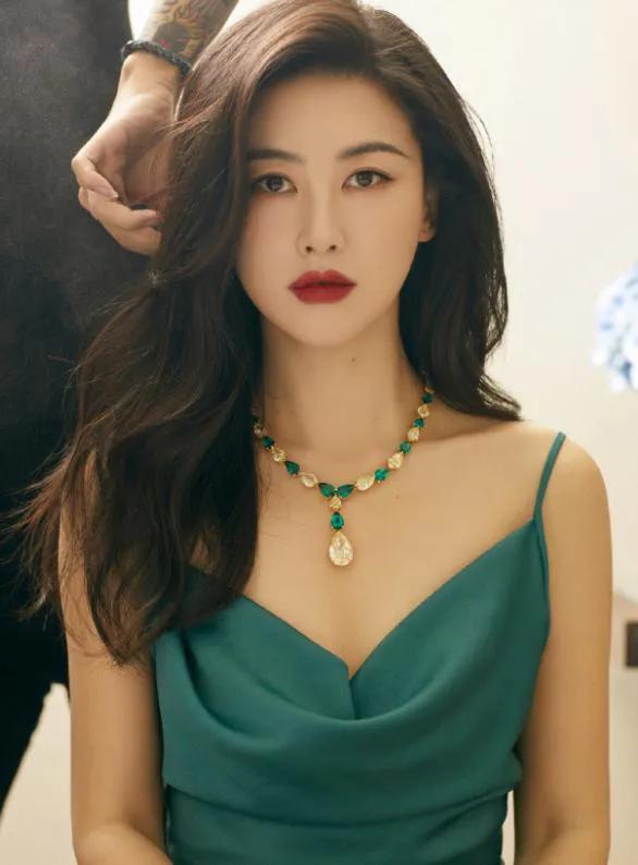 两个梨涡和一个梨涡,两个梨涡和一个酒窝