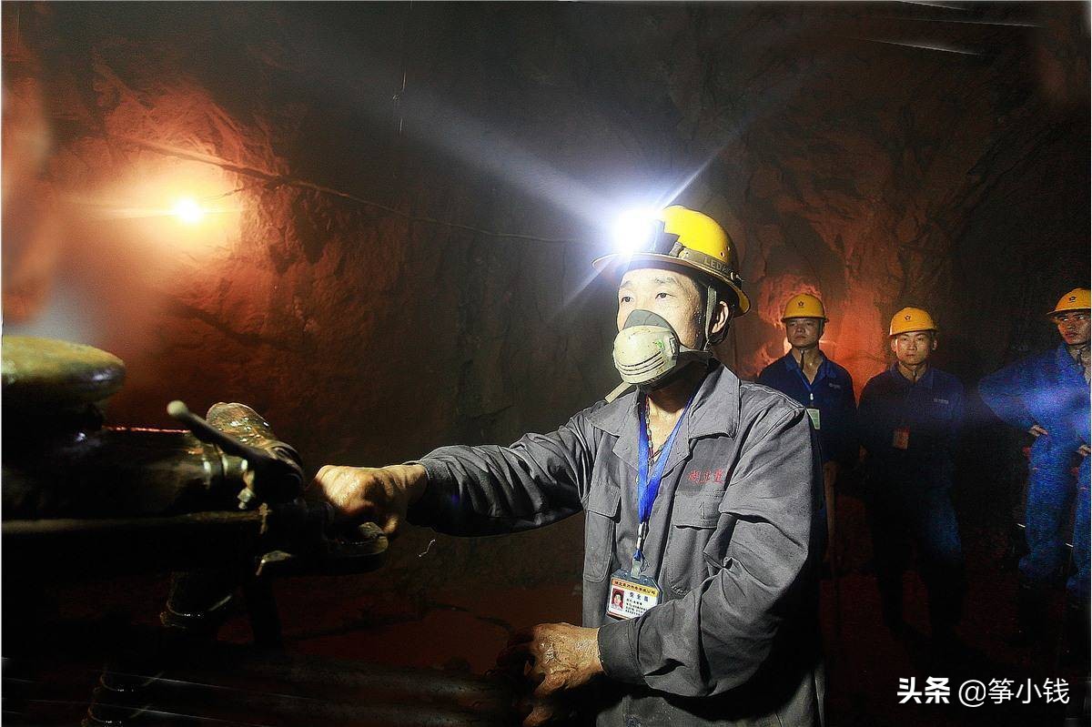 农民技术工一天四五百，为啥他们大多还是贫穷？三重考量无法忽视