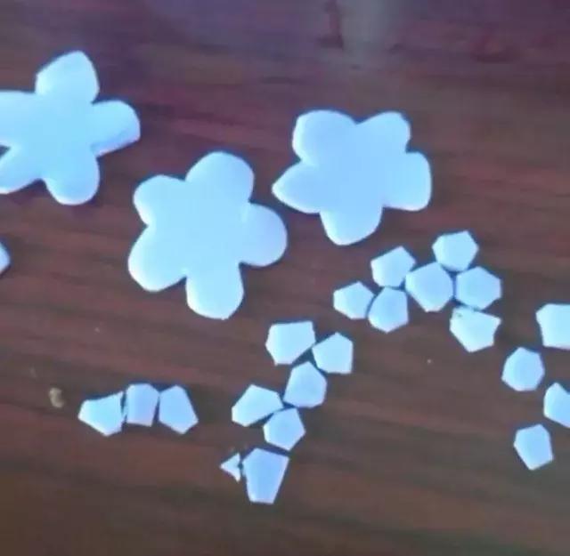 洗衣液瓶子制作天鹅花盆方法图片,洗衣液瓶变花盆生活小妙招