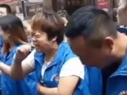 员工生吃泥鳅的后果,员工被罚吃泥鳅后续