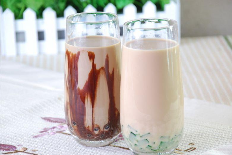 不用红茶只用普通的茶做珍珠奶茶,自己做下午茶珍珠奶茶步骤