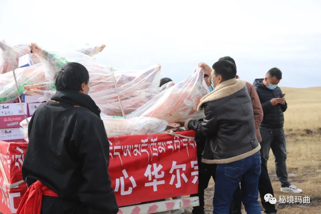 众志成城战疫情坚守岗位保平安,众志成城抗疫情慰问社区暖人心