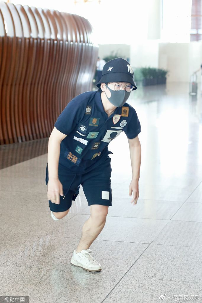 吴秀波盛装出席,吴秀波出席私人宴会