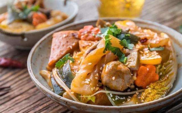 特色摆摊小吃技术,路边摆摊四季最火的小吃有哪些