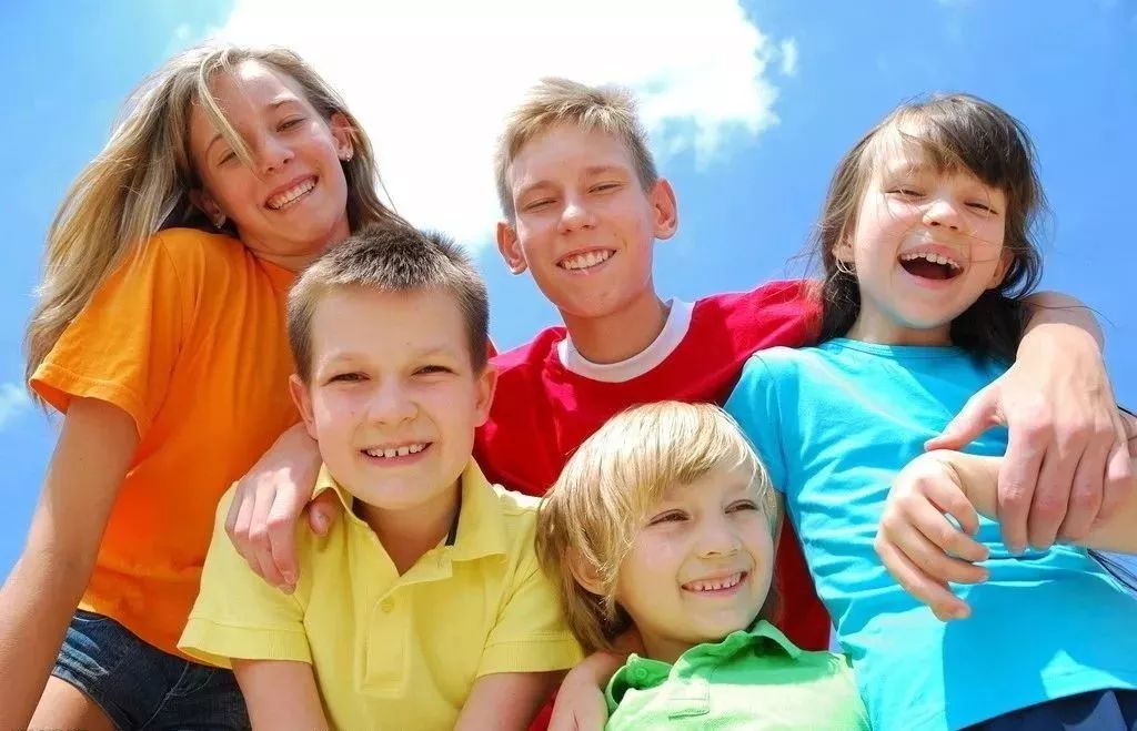 让你笑出自信的不止益达！仅39.9元抢成都华品口腔保健洁牙套餐！