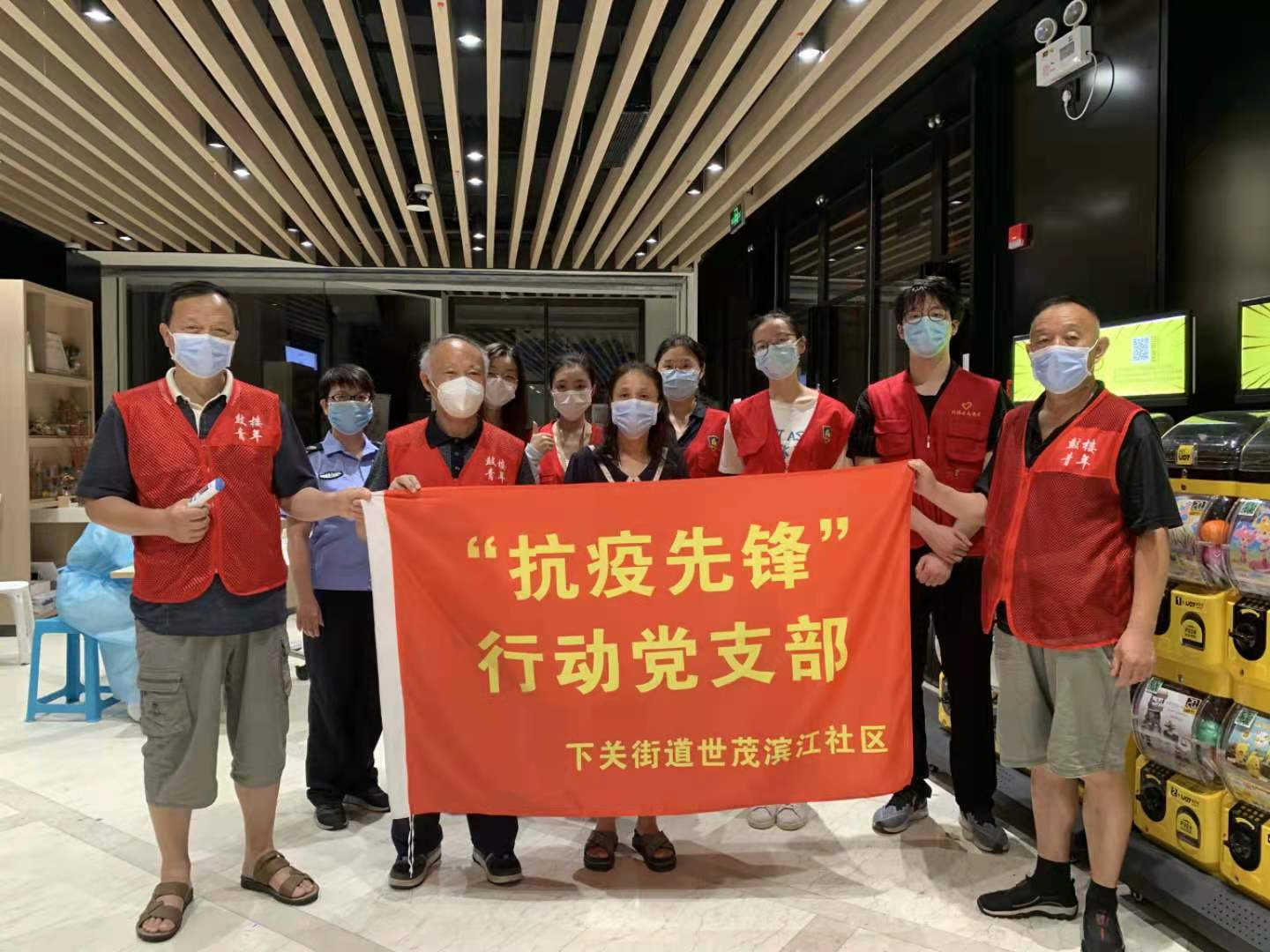 区街新闻|70多幅照片记录世茂滨江社区辖内志愿者,南京感谢你们