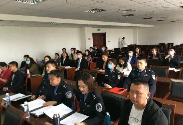 致敬疫情抗击者朗诵,致敬抗疫英雄传承奉献精神朗诵