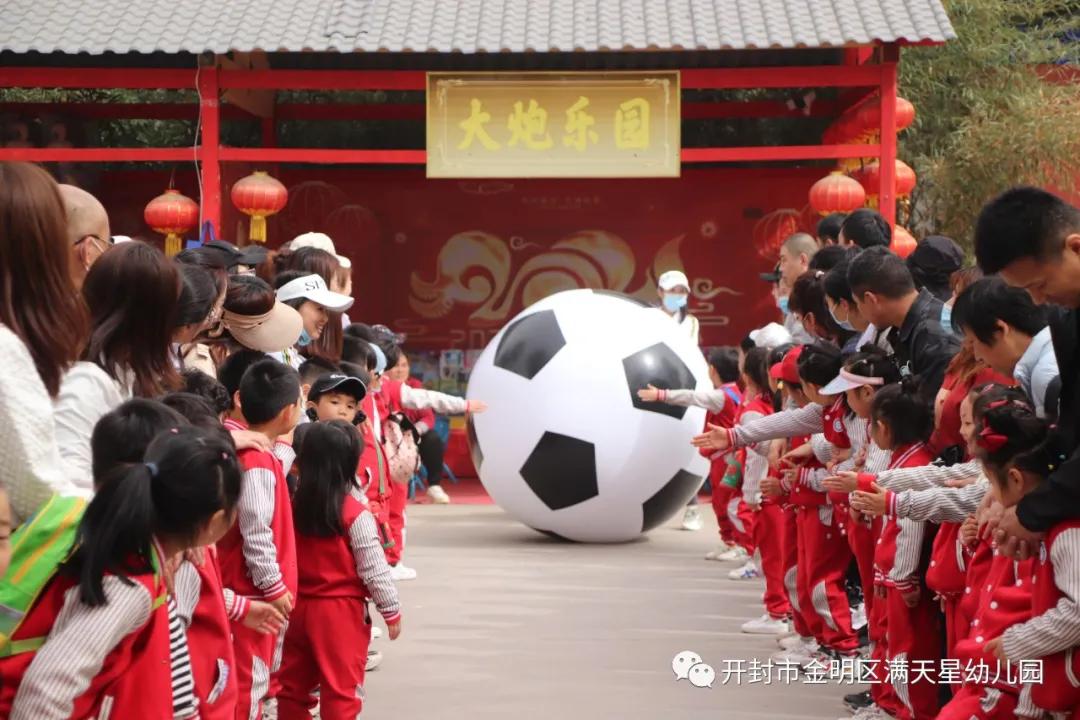 春日踏青亲子幼儿园,幼儿园开展春游踏青活动
