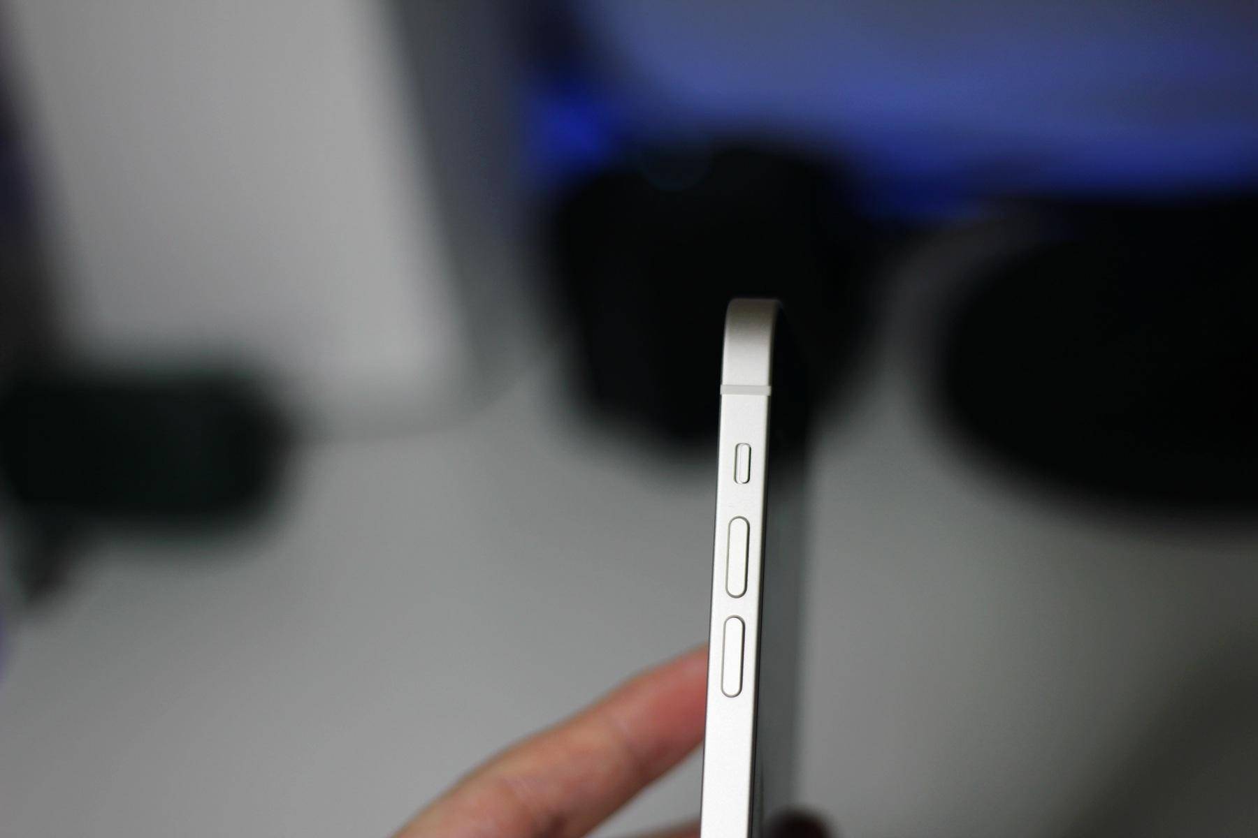 iphone12怎么挑选手机壳,iphone12套上透明手机壳是什么样