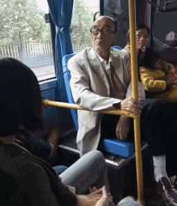 搞笑gif趣图妹子你别闹了,搞笑gif趣图妹子你这笑容太魔性了