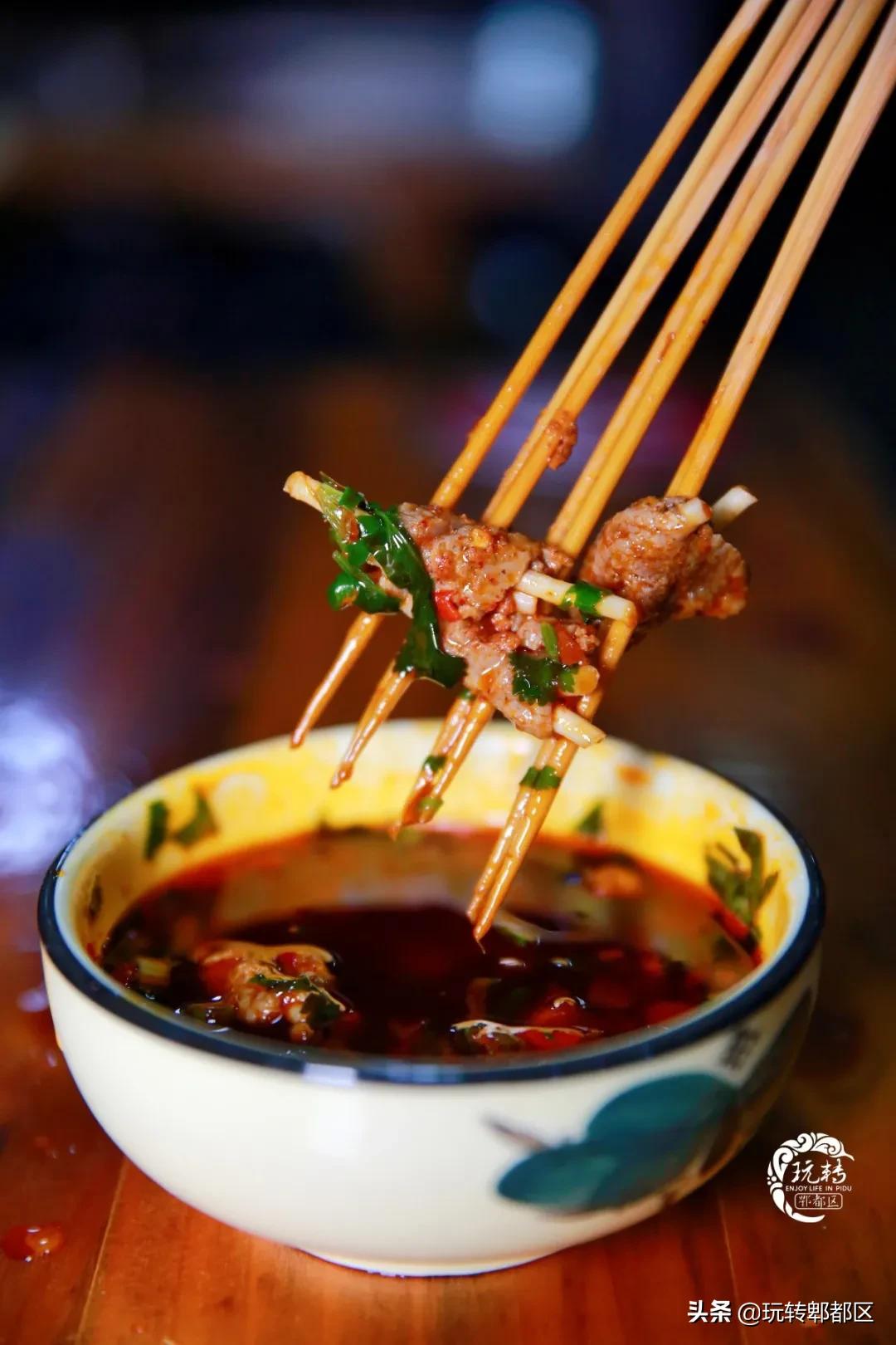 郫都西门新开砂锅串串，来“老屋头”，涮人情味儿