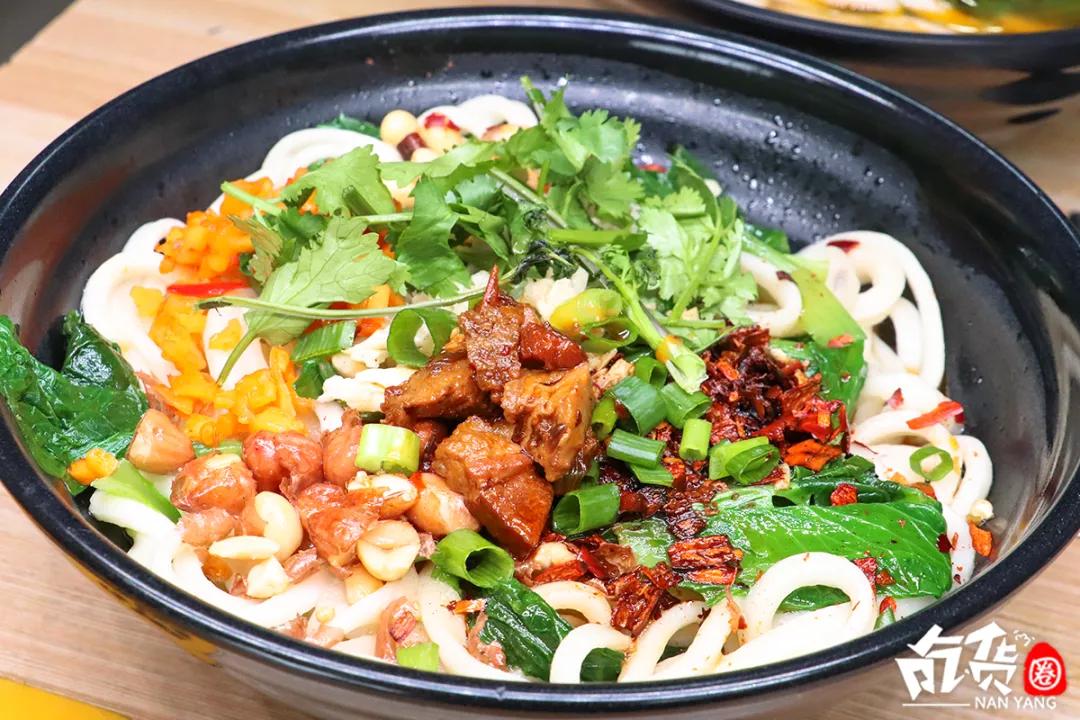 南阳老字号牛肉汤秘制烩面店,南阳第一家牛肉汤烩面