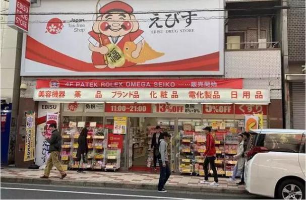 硬刚女皇龙妈也扛不住法令纹，2条沟壑让人心疼，贴一贴就消了