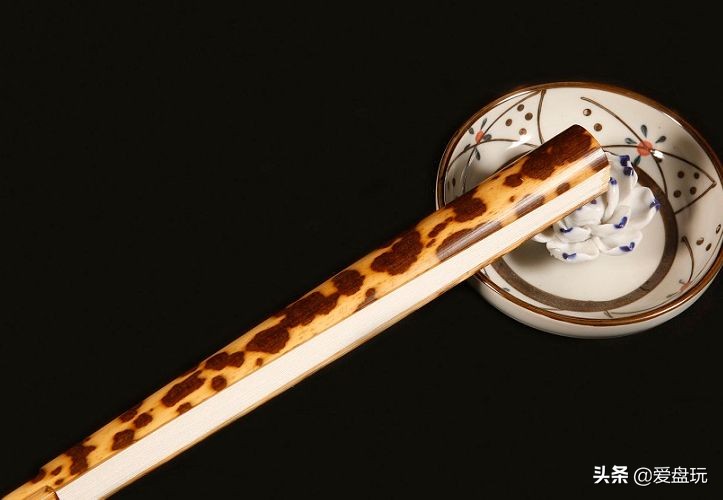 20元和2000元一把的折扇，到底有什么区别？