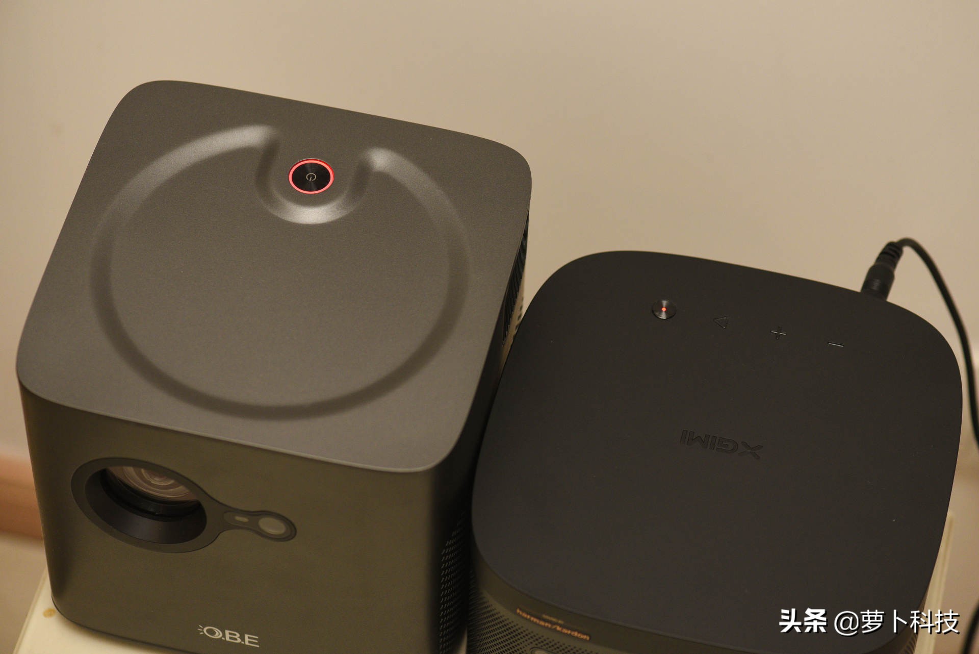 家用投影评测大眼橙,极米z8x用什么投影幕布比较好