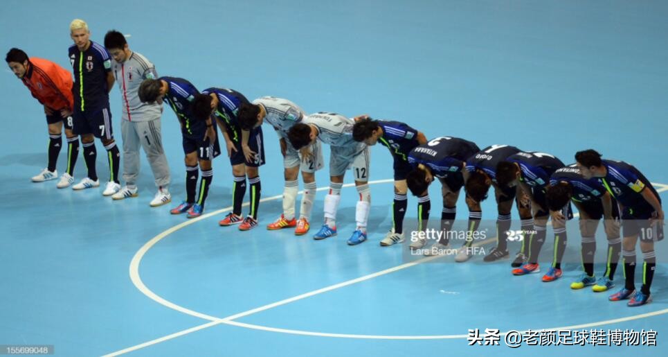 日本人从巴西挖来过气品牌，包装成时尚足球潮牌成功杀入中国市场