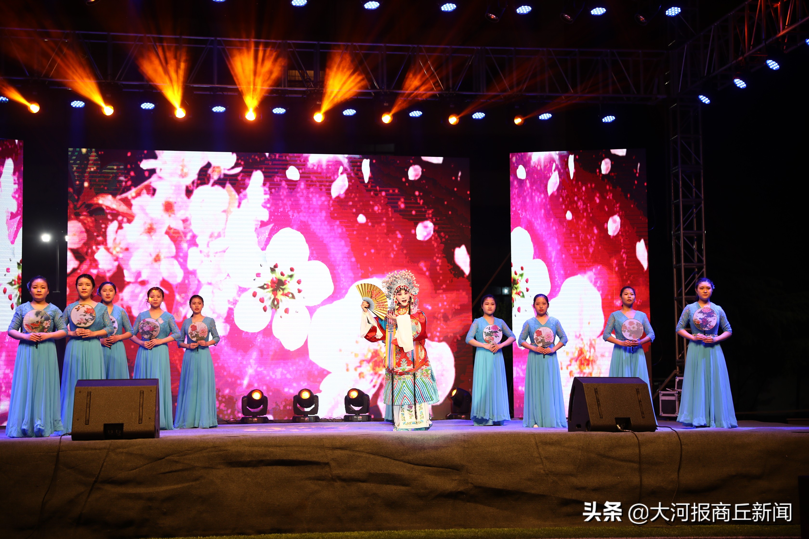 青春心向*党**建功新时代商丘市回民中学举行五四青年周文艺汇演