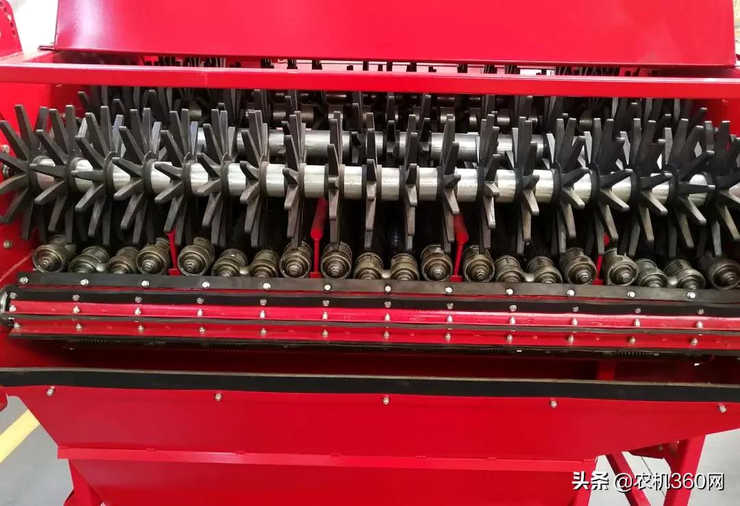 东方红玉米机2024款,20款东方红玉米收获机