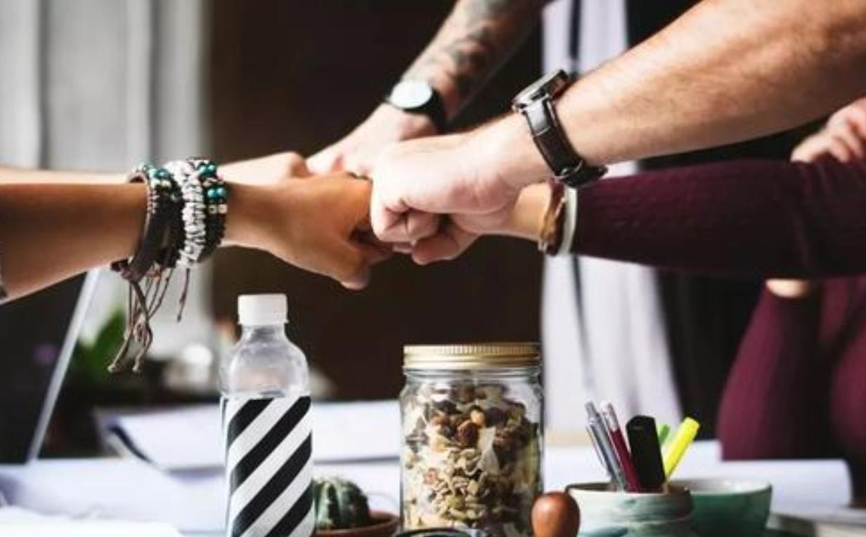 刚入职场同事不理你,职场总是被领导误会不做事怎么办