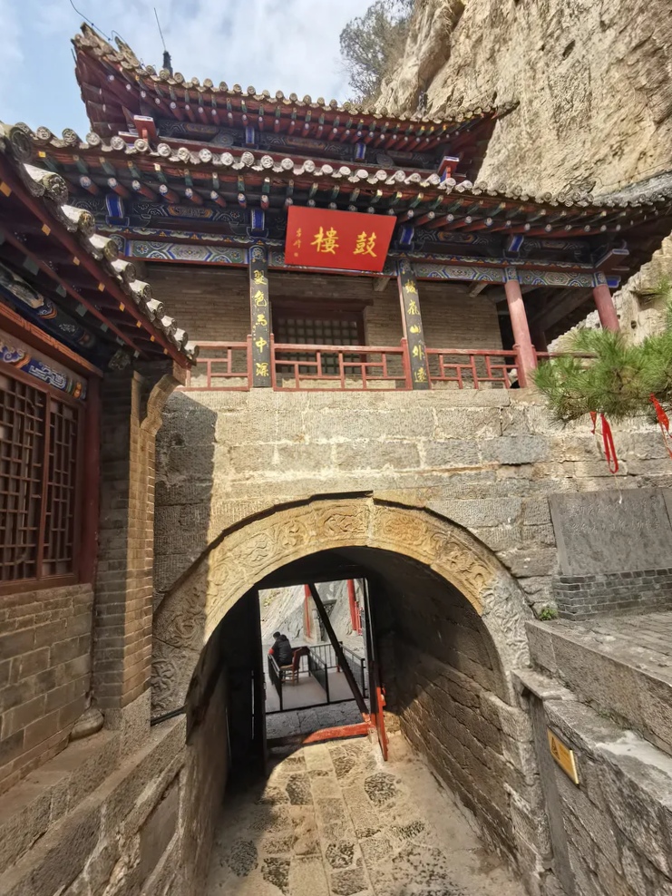 娲皇宫吊庙,娲皇宫为啥叫活楼吊庙