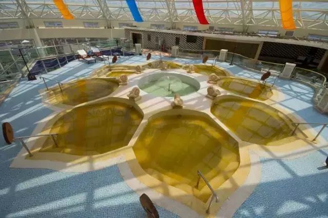 泰州华侨城温泉奥思廷酒店399元起，高级房，泡温泉，体验高尔夫