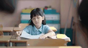 一边输液一边陪娃写作业,一边输液一边写作业