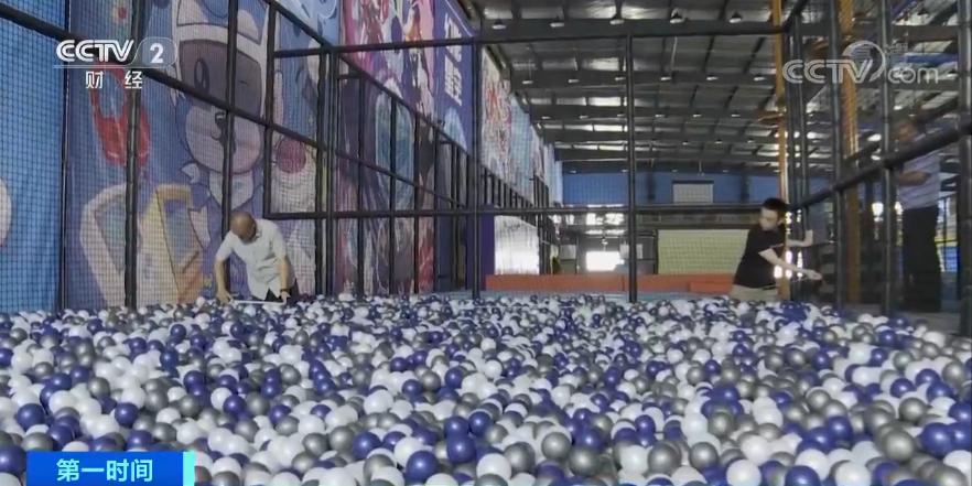 90后女孩蹦床馆摔成完全性截瘫,小女孩玩蹦床导致截瘫