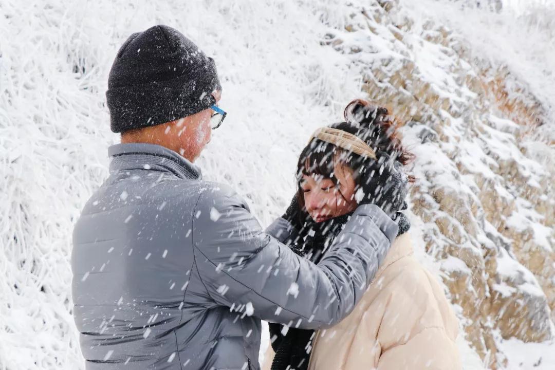 百里荒滑雪和五峰滑雪场哪个好玩 (百里荒滑雪2021何时开场)