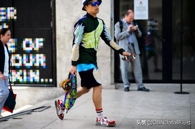 为什么男人穿凉鞋很难看,为什么感觉穿凉鞋很丑