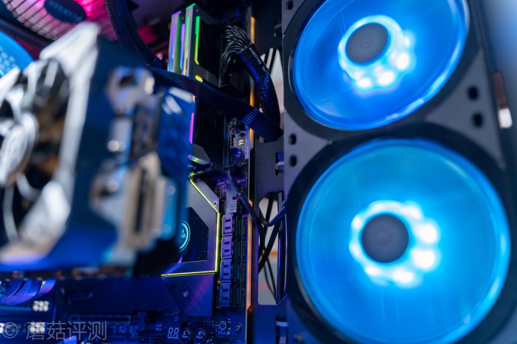 雷蛇华擎x570主板怎么样,华擎x570太极雷蛇定制款主板赏析