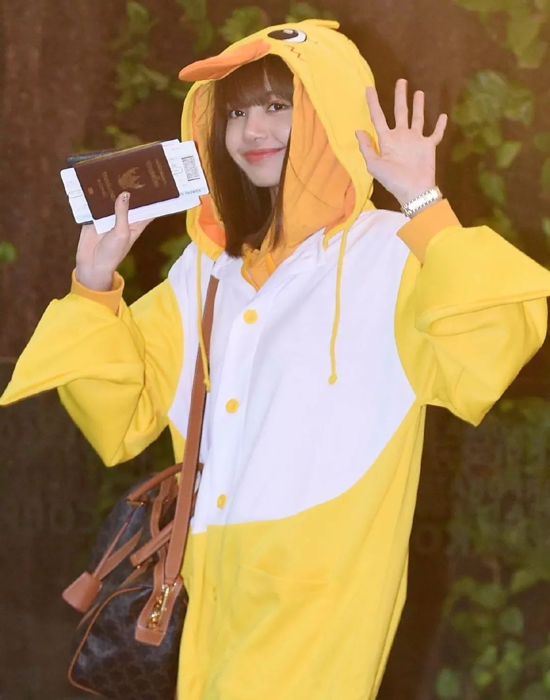 blackpink19年收藏盒团照,blackpink联名款包