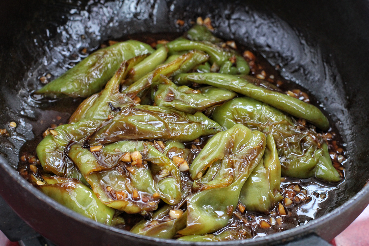 最好吃的辣椒水拌饭吃怎么做,用超级辣的辣椒拌米饭吃