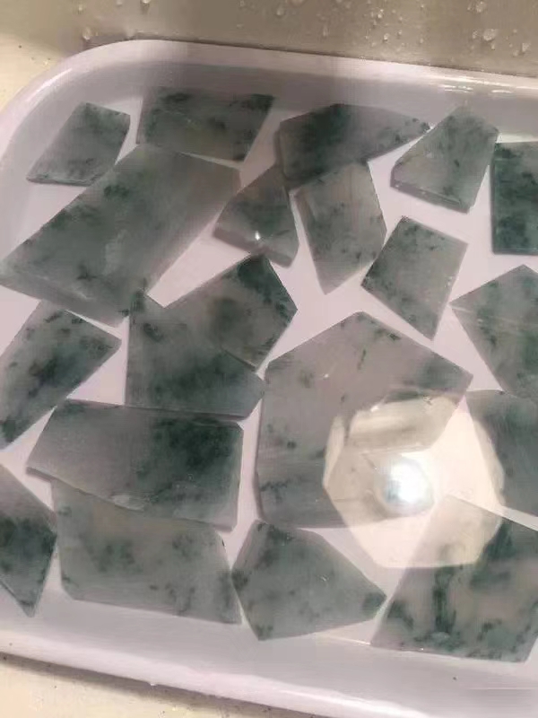 翡翠卖毛货有什么猫腻,翡翠毛货抛光猫腻