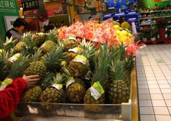 正确削菠萝的方法，简单又快还不会弄脏手，你会吗？