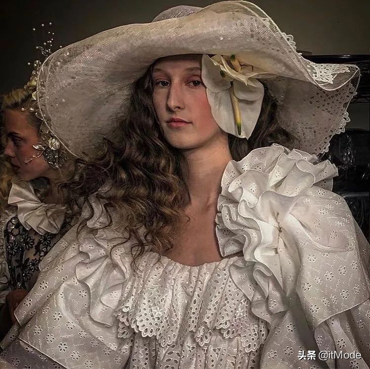 2024春夏五大流行趋势早穿早时髦,2019春夏4大流行趋势照着穿美到哭