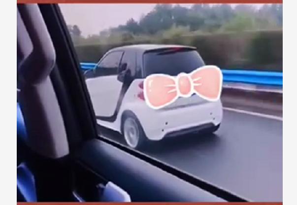 高速偶遇mini,高速偶遇奔驰v260l