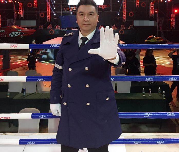 搏击主持人郑环宇又喊话韩红：江湖险恶，慈善水深，其实我暗恋你