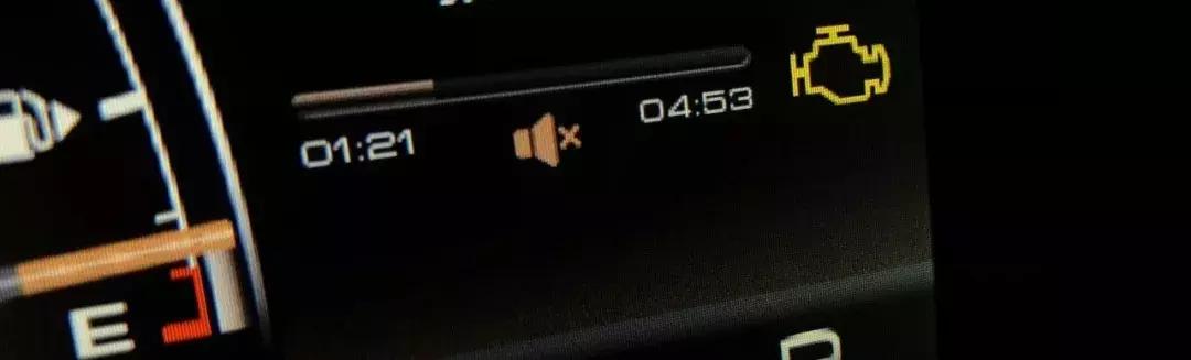 仪表盘上哪些故障灯是必须停车的,停车灯亮起是什么故障