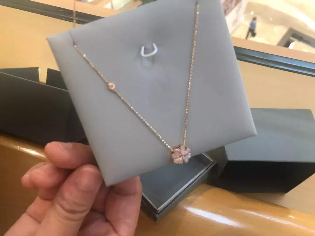 深圳施华洛世奇珍珠,深圳女子花一万元买施华洛世奇