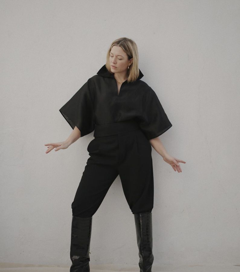 宽松裤子塞到靴子里的穿搭,最时髦的裤子配靴子