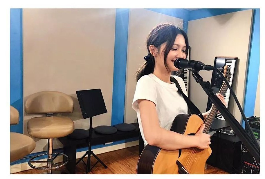 这位出道刚一年的新人歌手，居然有如此好听的歌曲